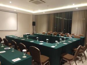 pasar baru square hotel bandung man
