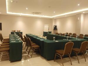 pasar baru square hotel bandung man