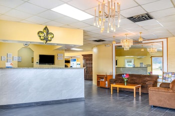 Rodeway Inn,In A Shopping District,2 star