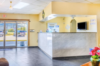 Rodeway Inn,In A Shopping District,2 star