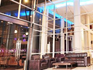 royal hotel n lounge