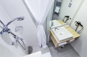 kyriad paris 18 porte de clignancourt montmartre