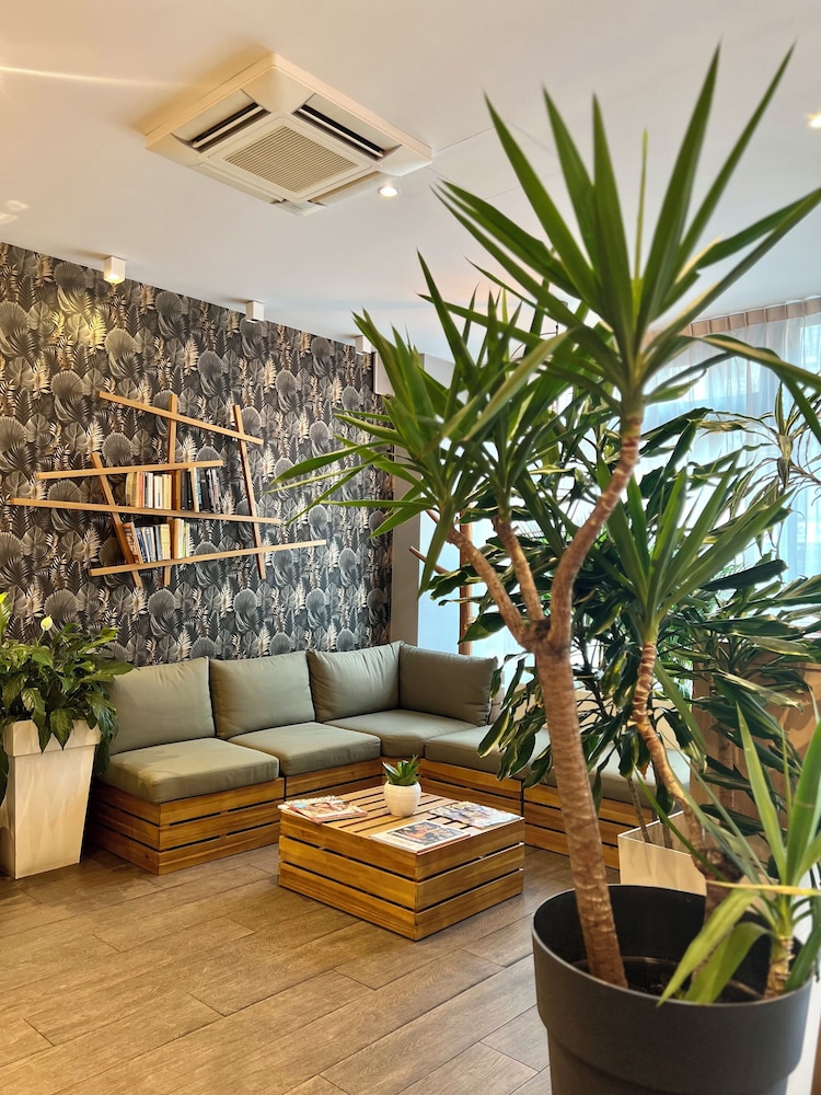 kyriad paris 18 porte de clignancourt montmartre