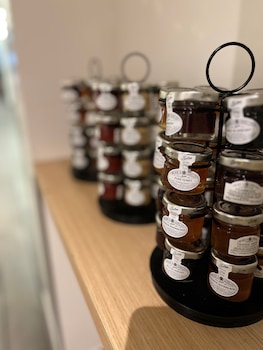 kyriad paris 18 porte de clignancourt montmartre