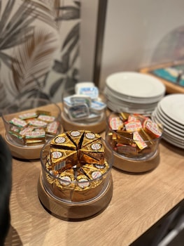 kyriad paris 18 porte de clignancourt montmartre