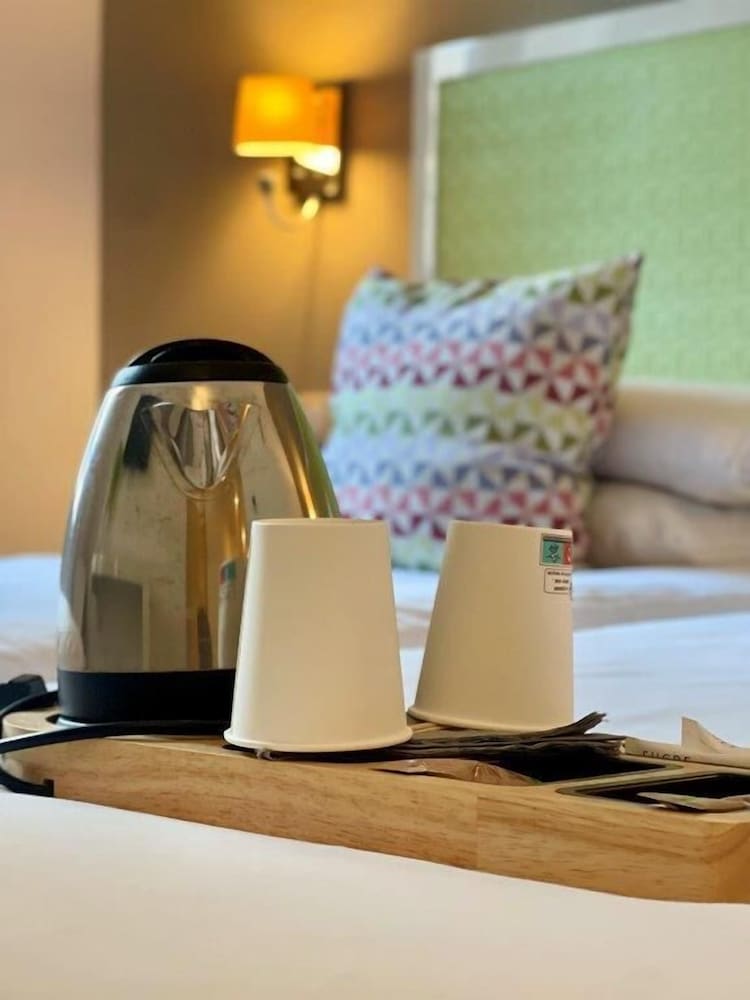 kyriad paris 18 porte de clignancourt montmartre