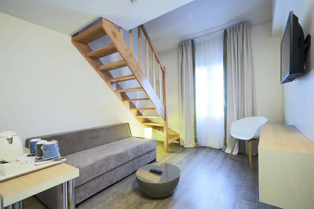 kyriad paris 18 porte de clignancourt montmartre