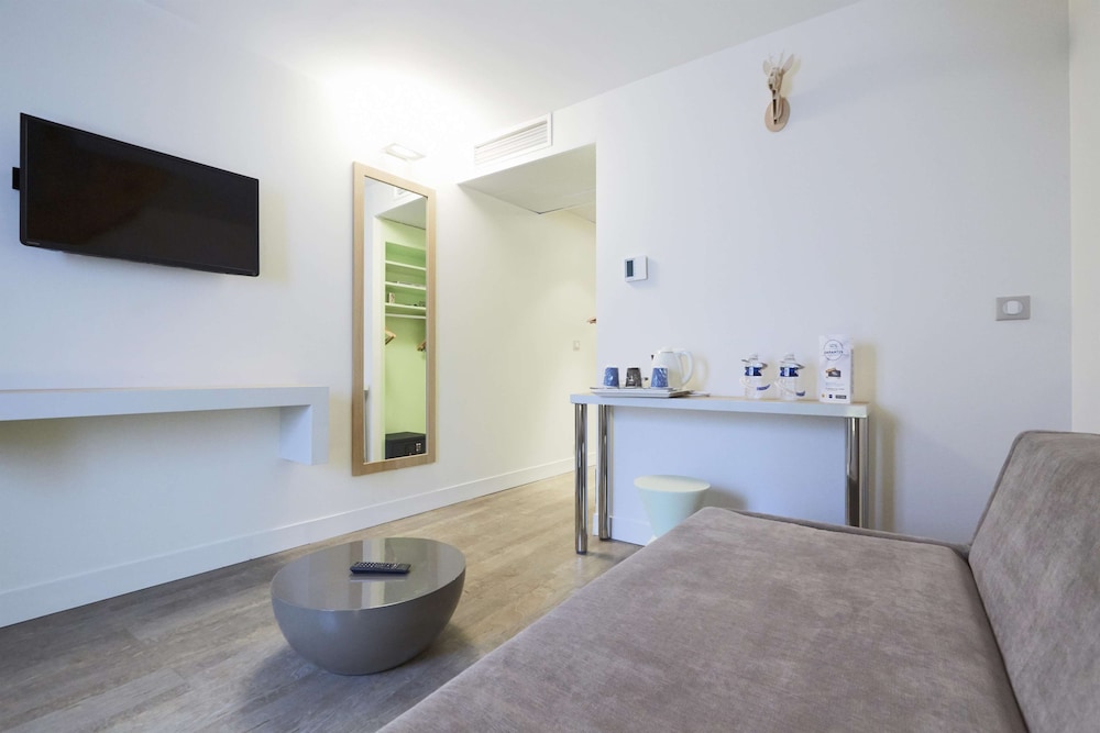 kyriad paris 18 porte de clignancourt montmartre