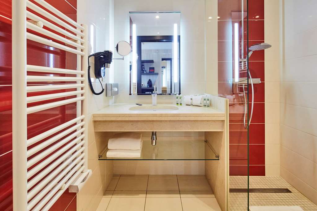 kyriad prestige lyon est saint priest eurexpo