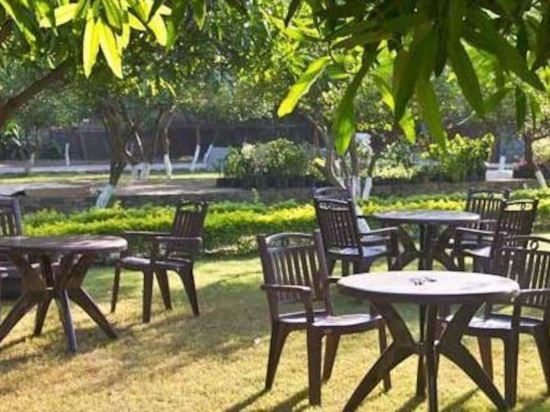 Rewa Resorts,Khandwa>>Indore,2 star