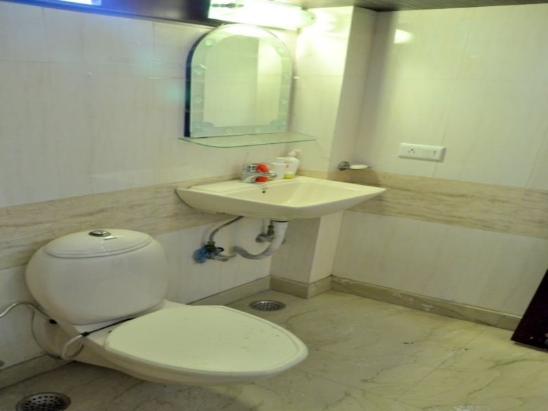 The Royal Nest,Shahdara,2 star