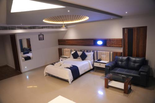Hotel  New Blue Earth,Meher Nagar,4 star
