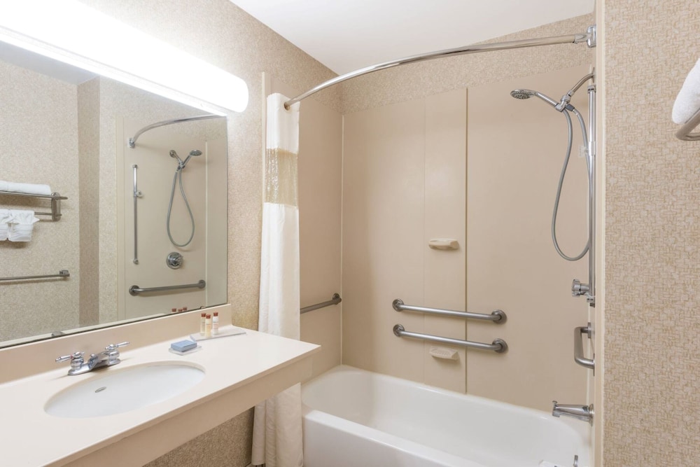 La Quinta By Wyndham Indianapolis Airport Plainfield,Indianapolis International Airport>>Indianapolis,3 star