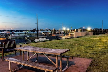 baymont by wyndham meridian