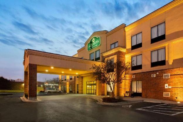 la quinta inn and suites by wyndham springfield airport plaza