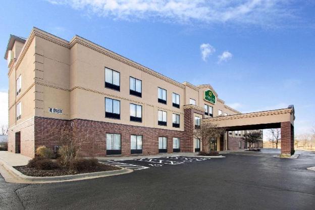 la quinta inn and suites by wyndham springfield airport plaza