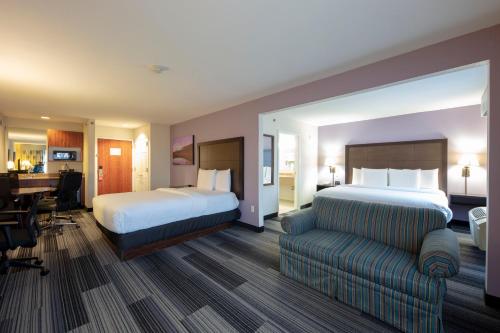 la quinta inn and suites by wyndham springfield airport plaza