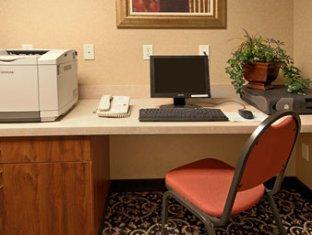 La Quinta Inn & Suites By Wyndham Springfield Airport Plaza,Springfield>>Missouri,3 star