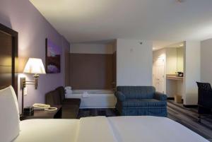 la quinta inn and suites by wyndham springfield airport plaza