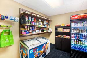 la quinta inn and suites by wyndham springfield airport plaza