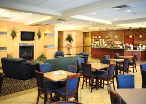 la quinta inn and suites by wyndham springfield airport plaza