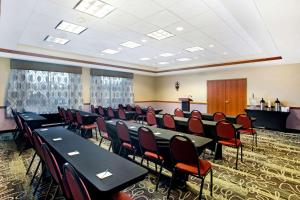 la quinta inn and suites by wyndham springfield airport plaza