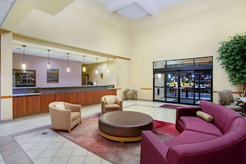 la quinta inn and suites by wyndham springfield airport plaza