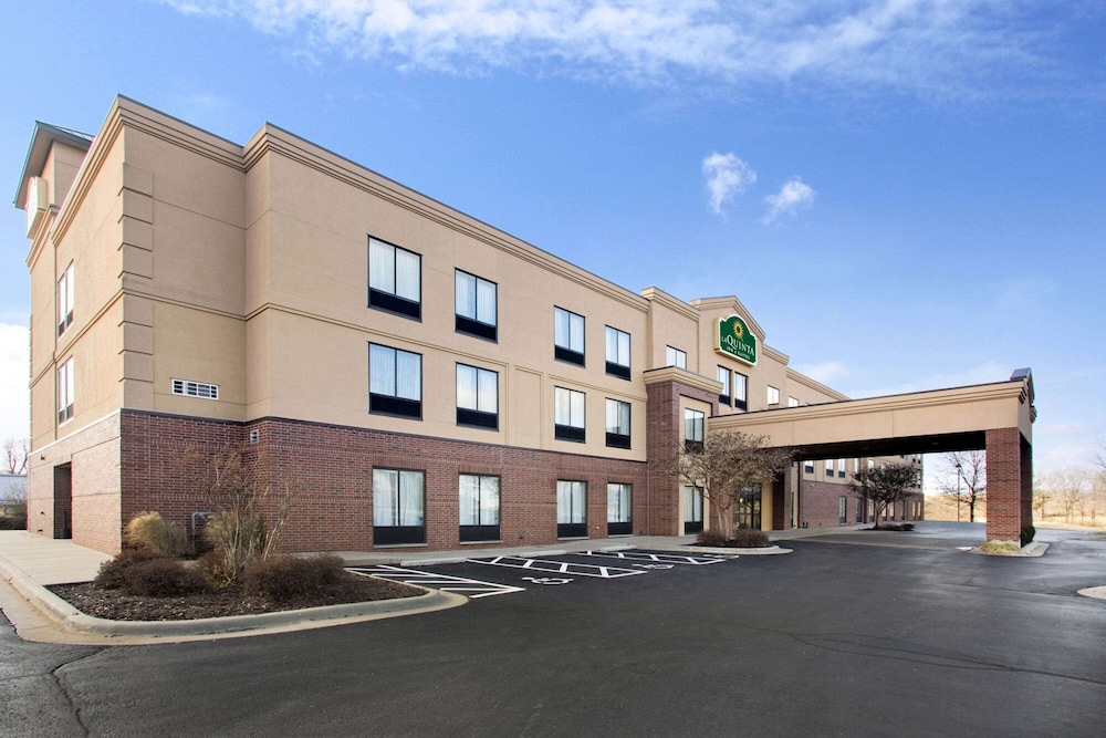 la quinta inn and suites by wyndham springfield airport plaza