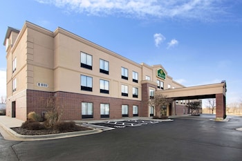 la quinta inn and suites by wyndham springfield airport plaza
