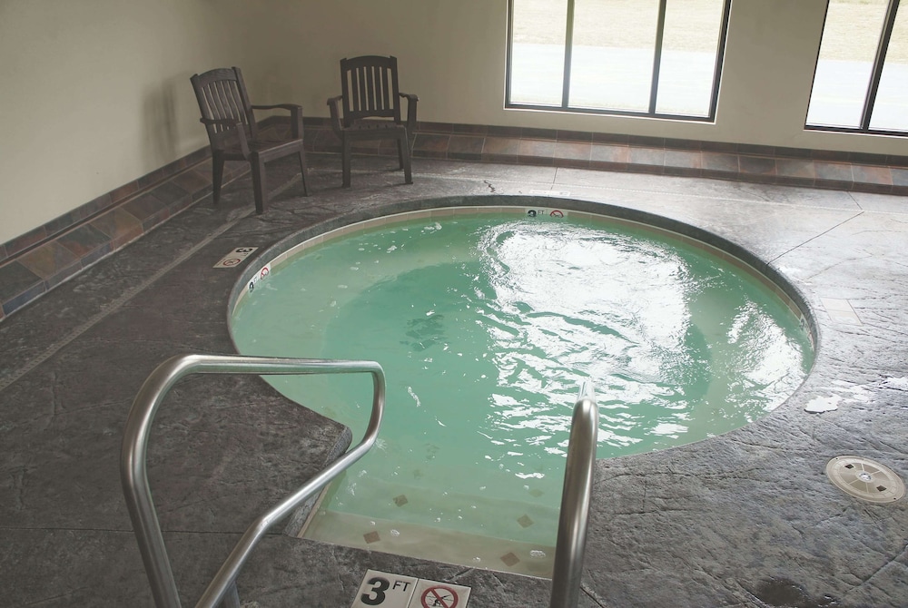 la quinta inn and suites by wyndham springfield airport plaza