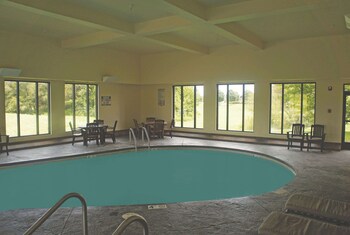 la quinta inn and suites by wyndham springfield airport plaza