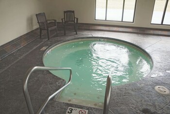 la quinta inn and suites by wyndham springfield airport plaza