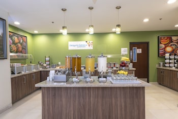 Holiday Inn Express Guadalajara Aeropuerto By Ihg,Guadalajara>>El Salto,3 star