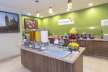 Holiday Inn Express Guadalajara Aeropuerto By Ihg,Guadalajara>>El Salto,3 star