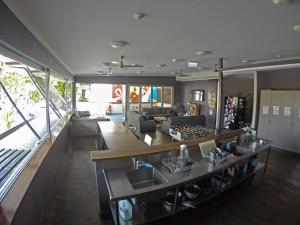 global backpackers port douglas