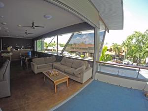 global backpackers port douglas