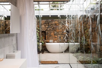 buhwi bira byron bay studio central