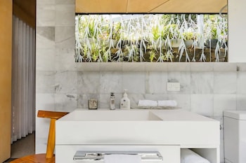 buhwi bira byron bay studio central