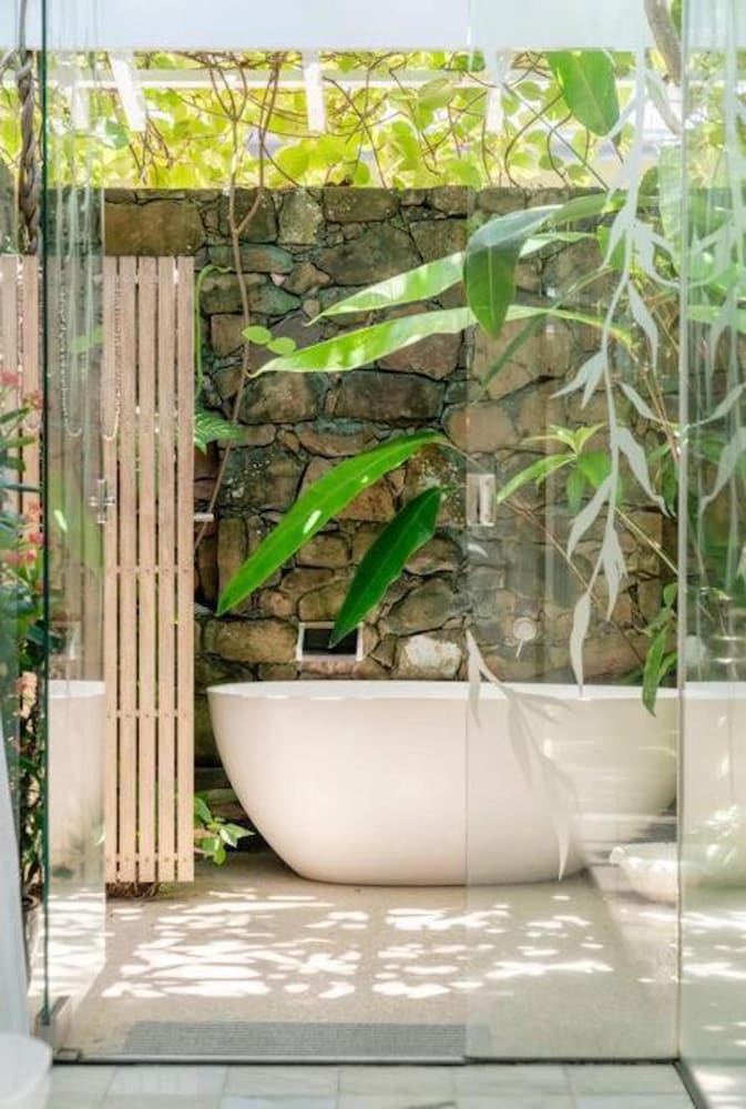 buhwi bira byron bay studio central