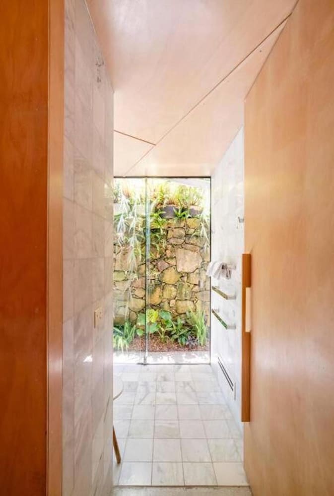 buhwi bira byron bay studio central