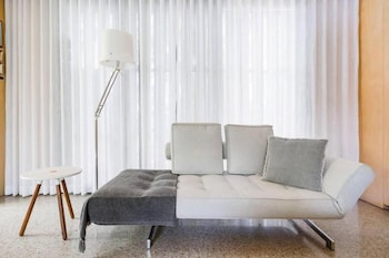 buhwi bira byron bay studio central