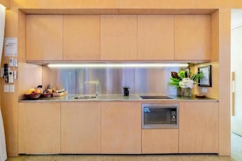 buhwi bira byron bay studio central