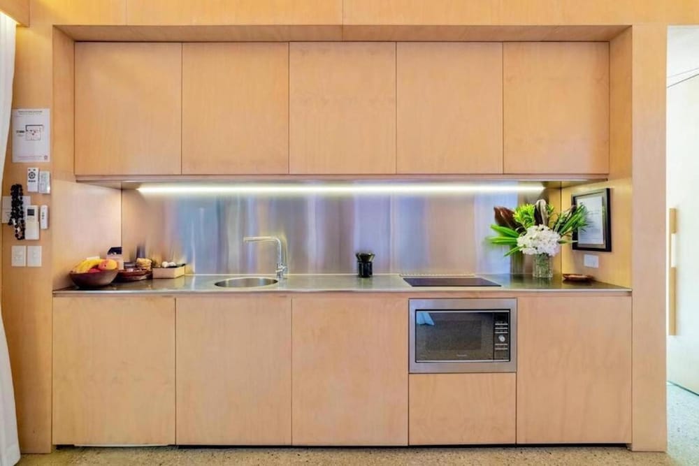 buhwi bira byron bay studio central