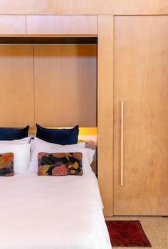 buhwi bira byron bay studio central