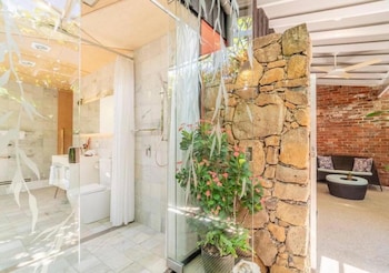 buhwi bira byron bay studio central