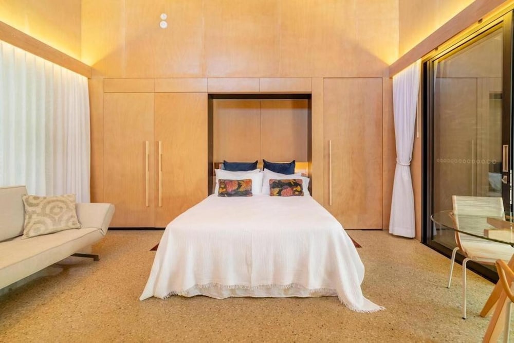 buhwi bira byron bay studio central