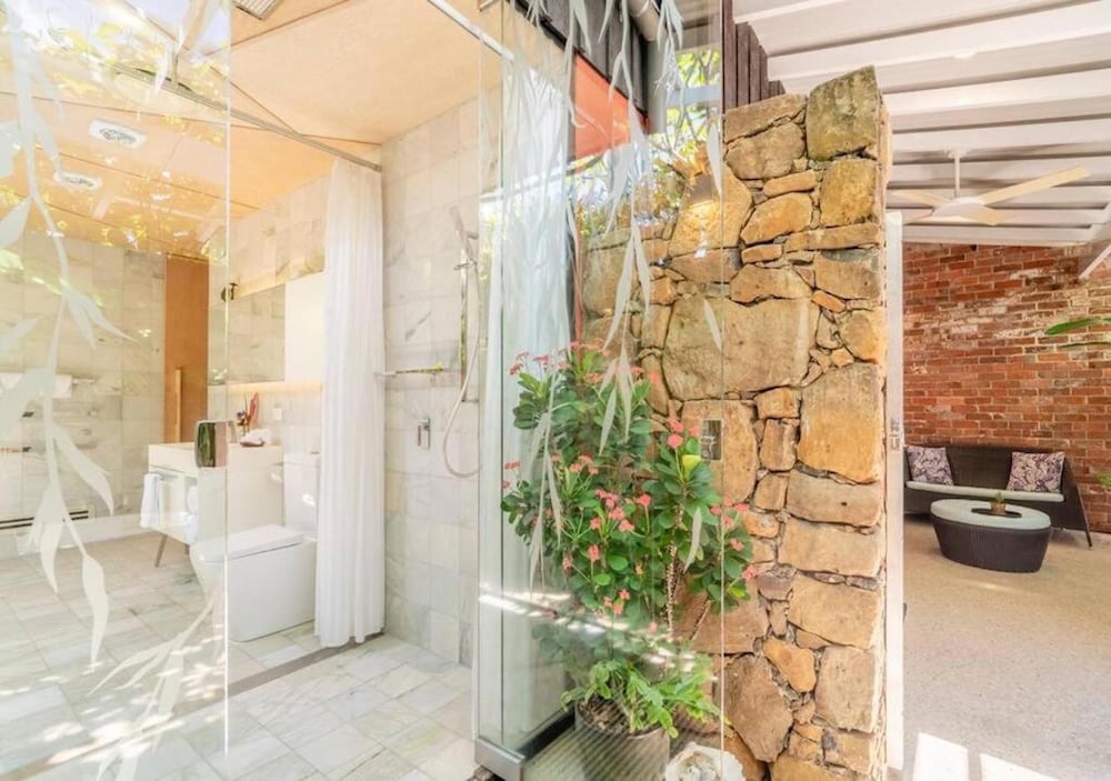 buhwi bira byron bay studio central