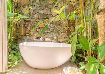 buhwi bira byron bay studio central