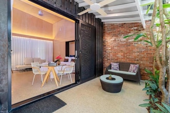 buhwi bira byron bay studio central