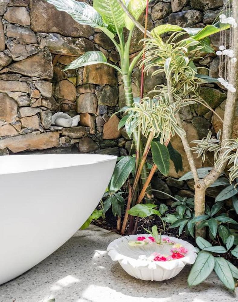 buhwi bira byron bay studio central